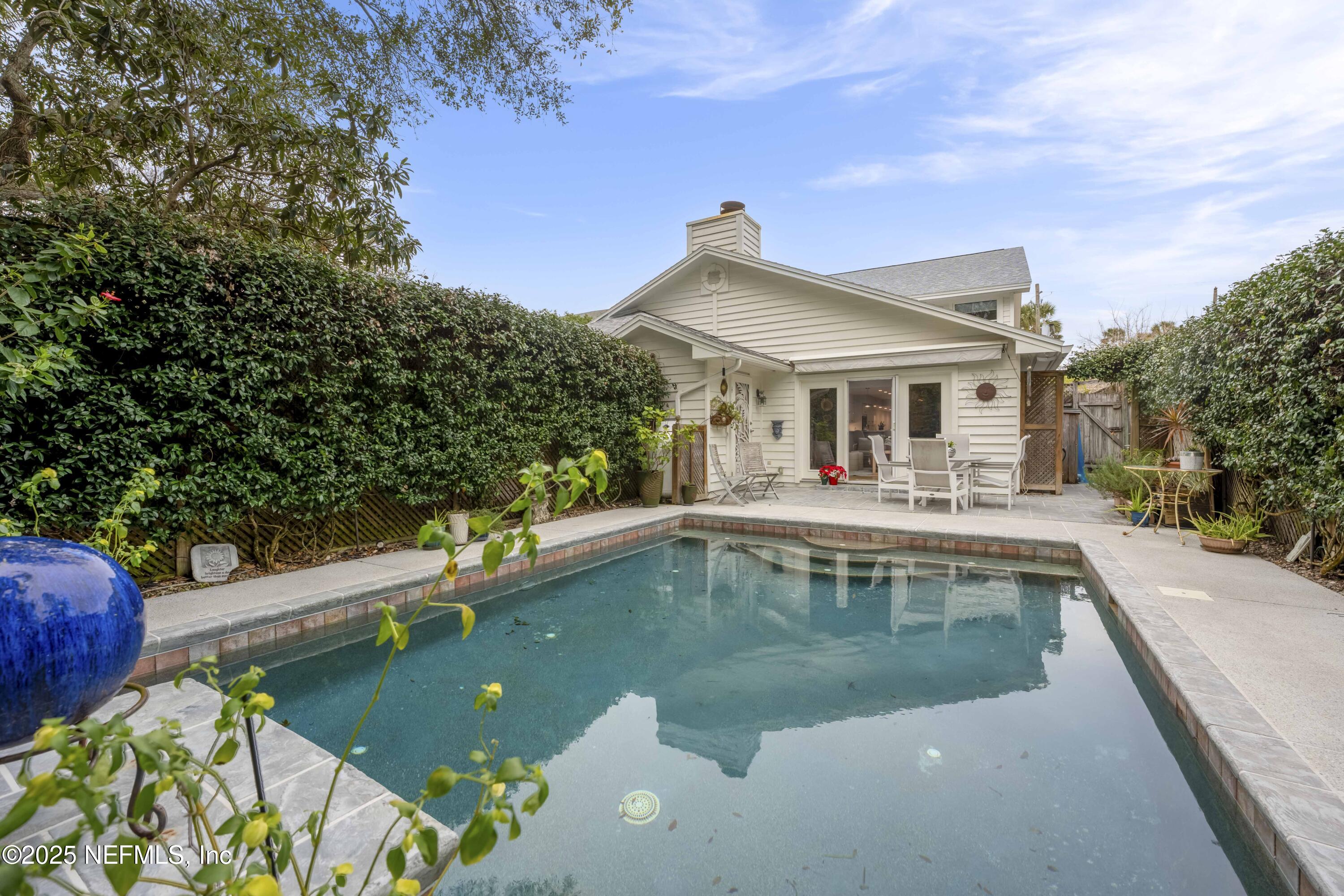 372 4TH Street