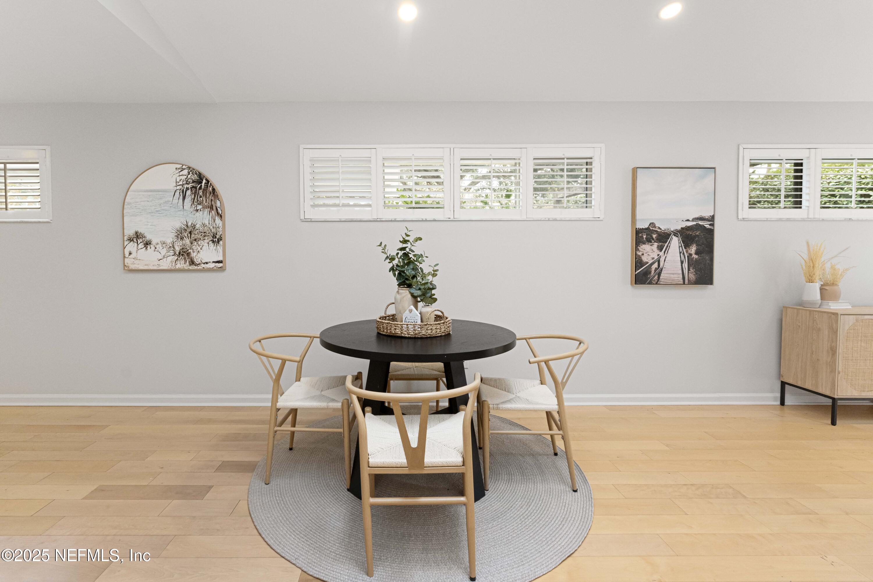 372 4TH Street