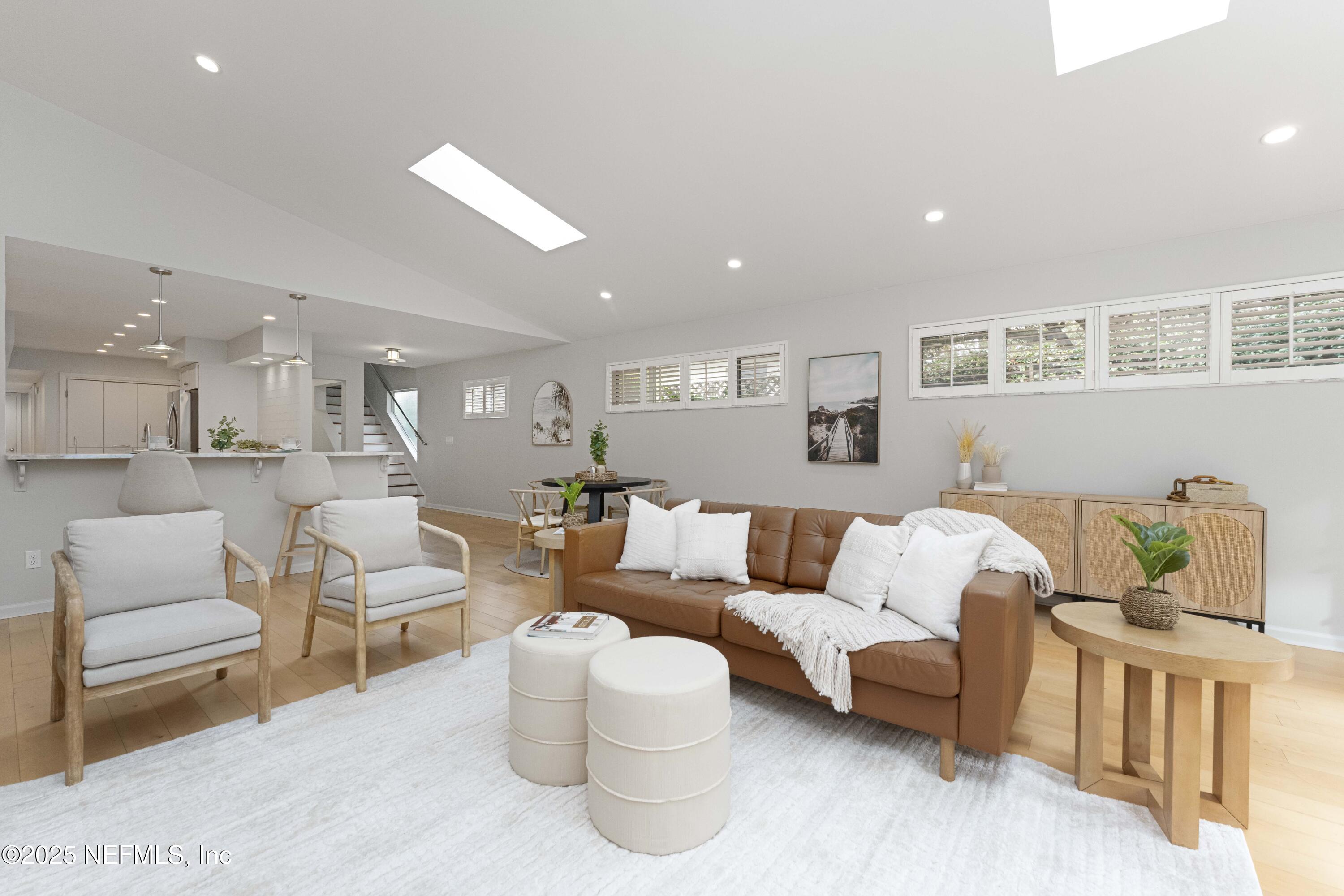 372 4TH Street