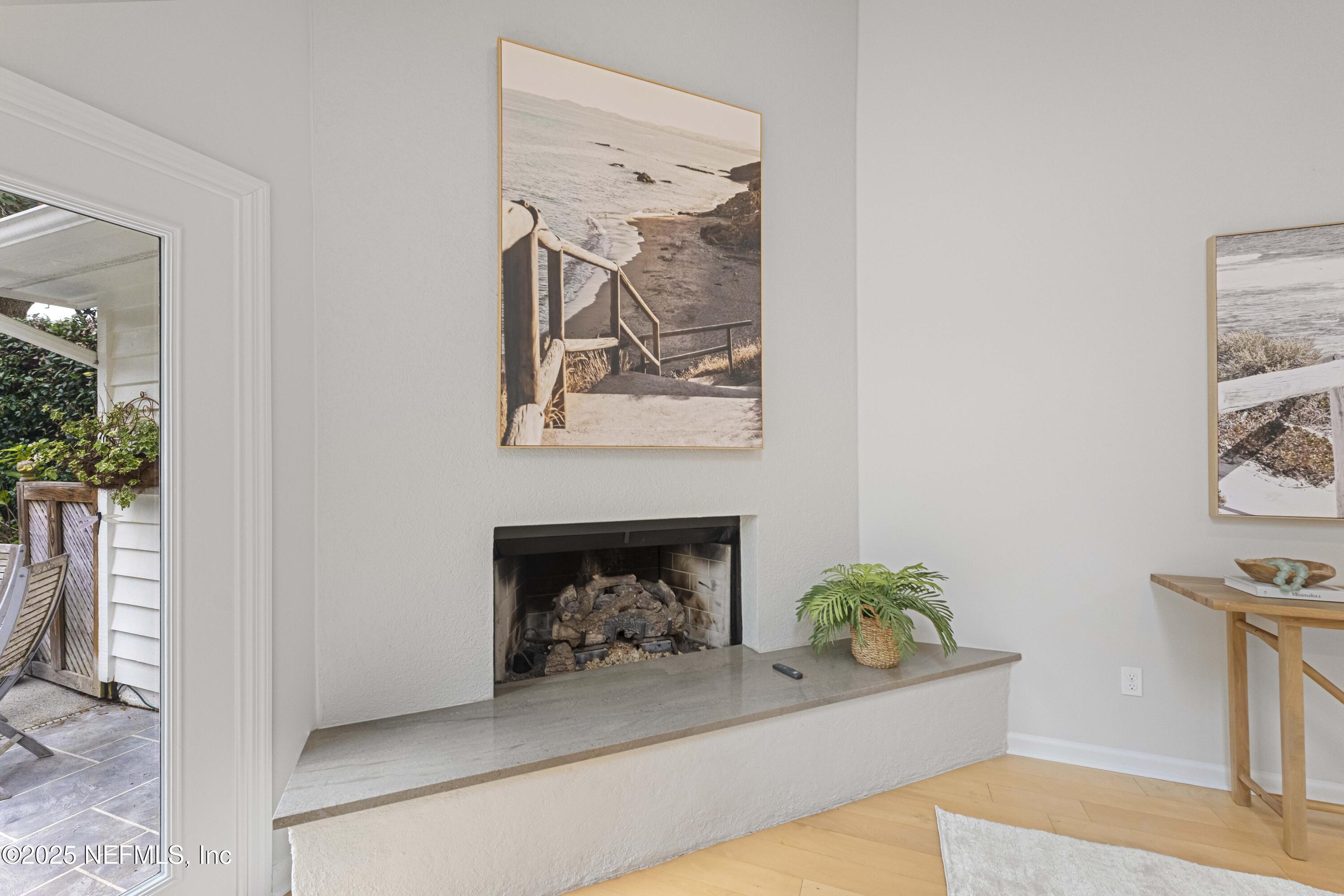 372 4TH Street