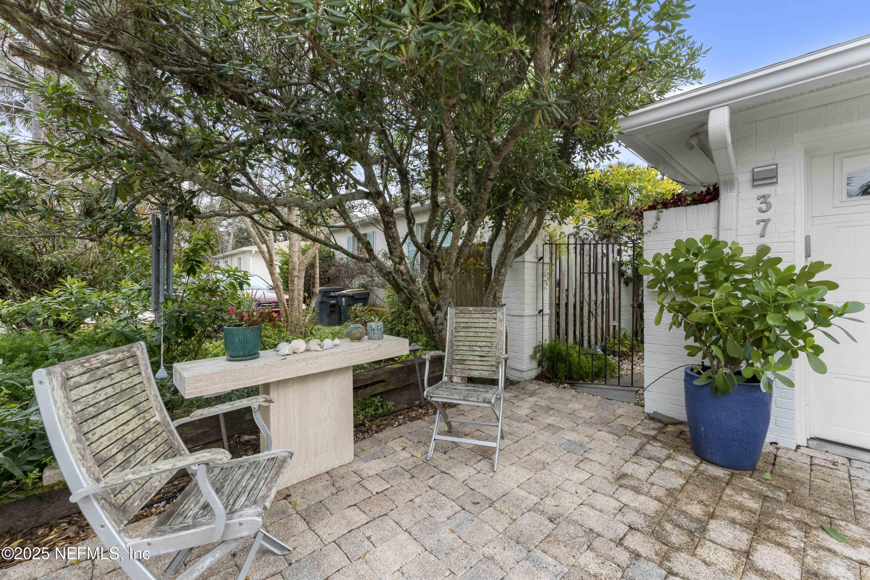 372 4TH Street