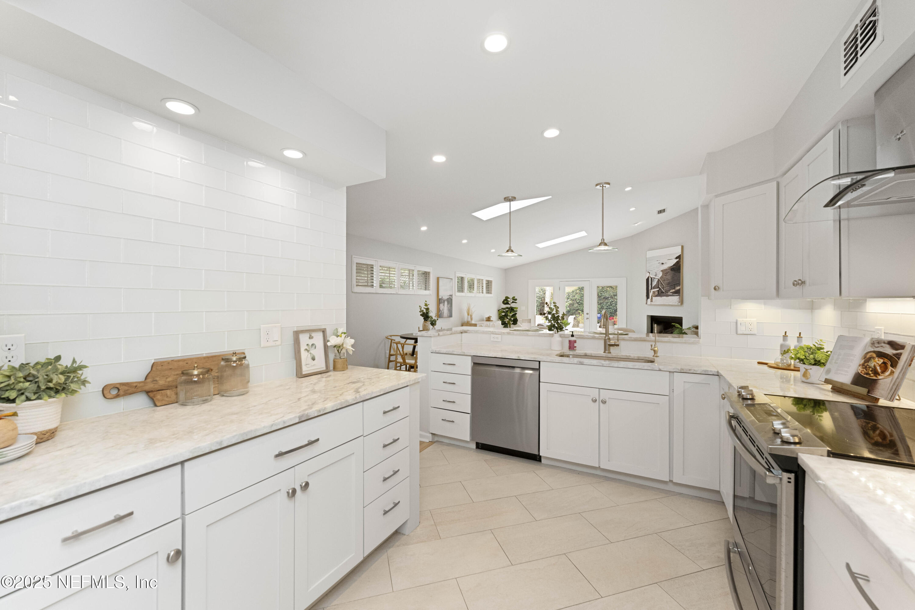 372 4TH Street
