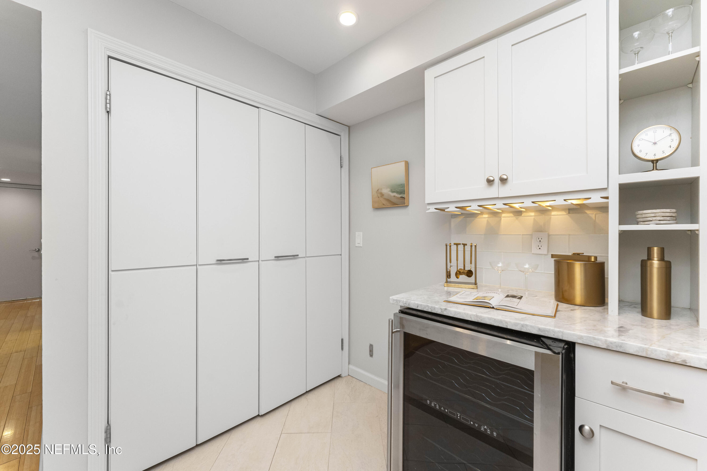 372 4TH Street