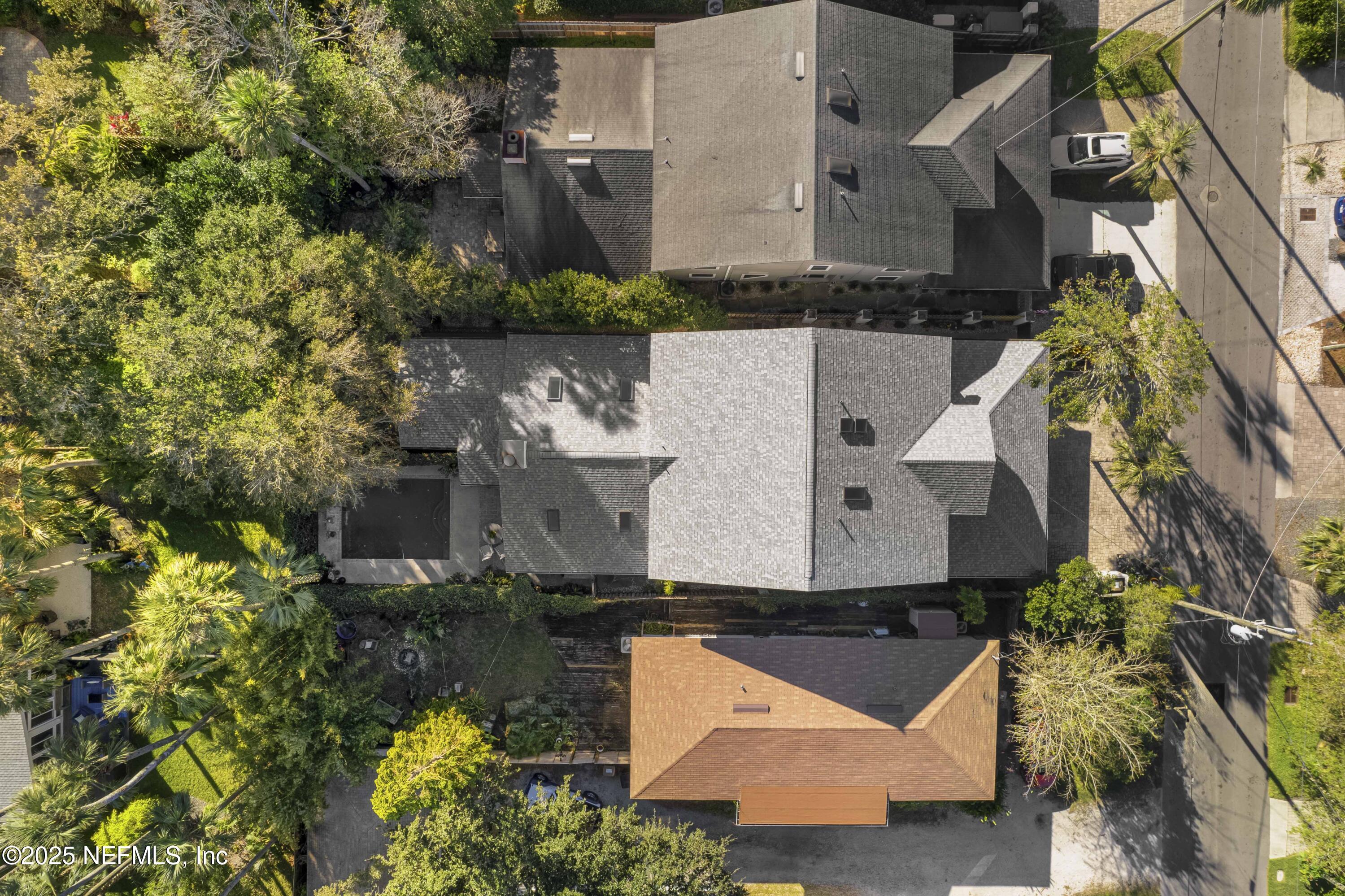 372 4TH Street
