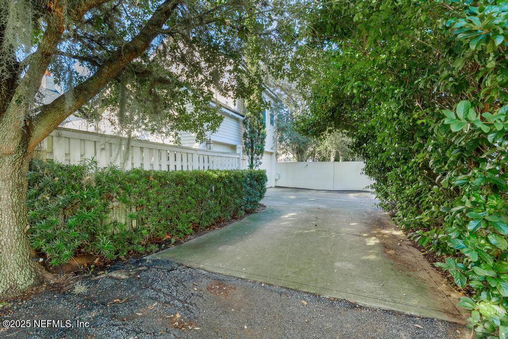 281 STERNWHEEL Drive, St. Johns