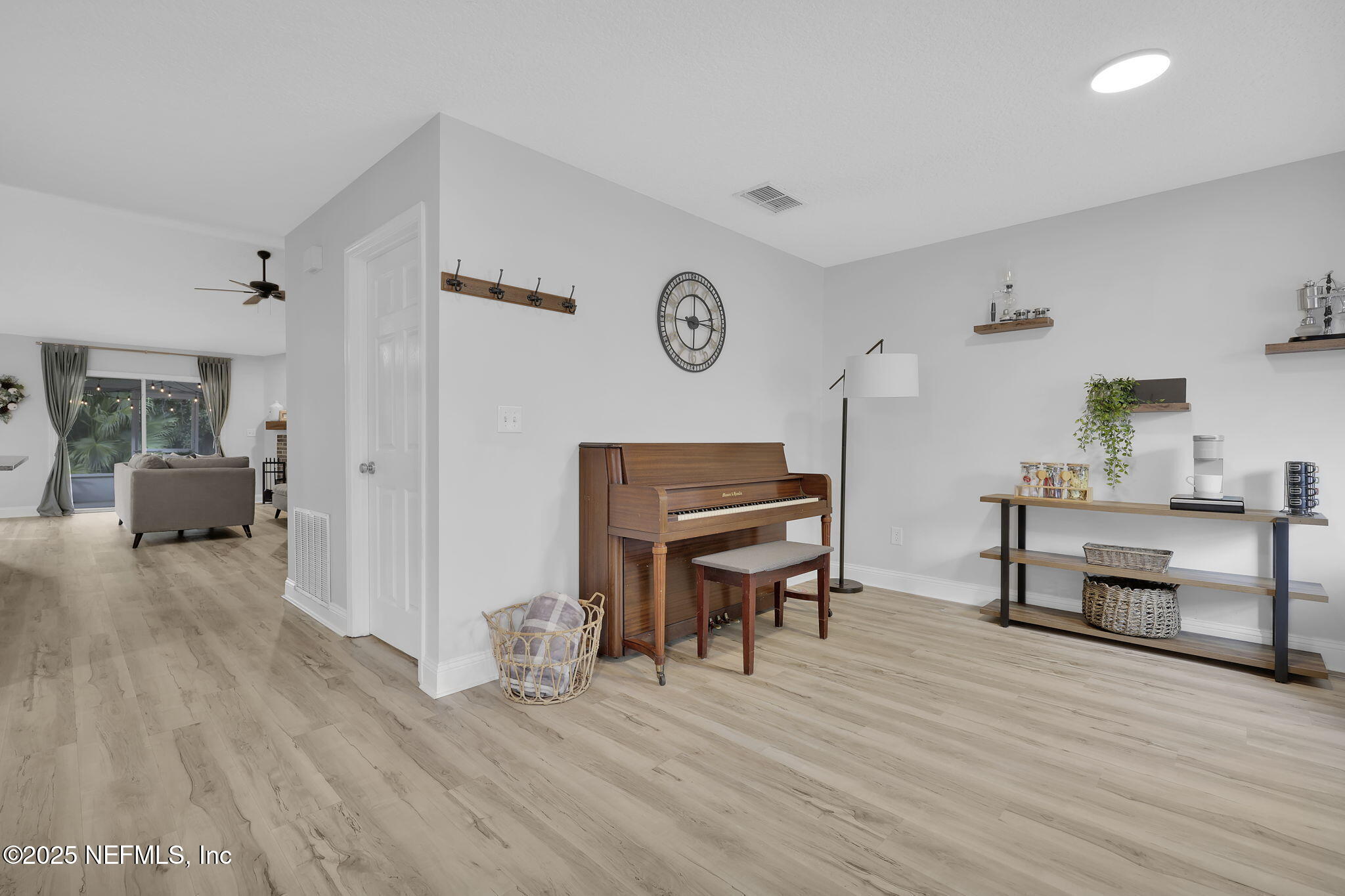 12046 LONDON LAKE Drive W