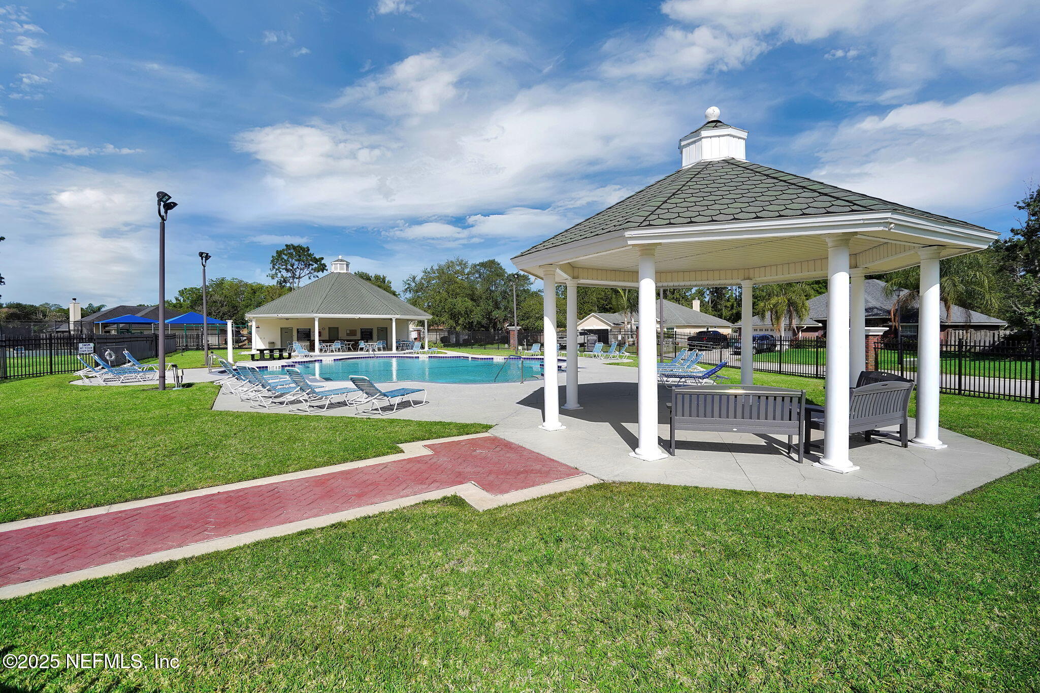 12046 LONDON LAKE Drive W