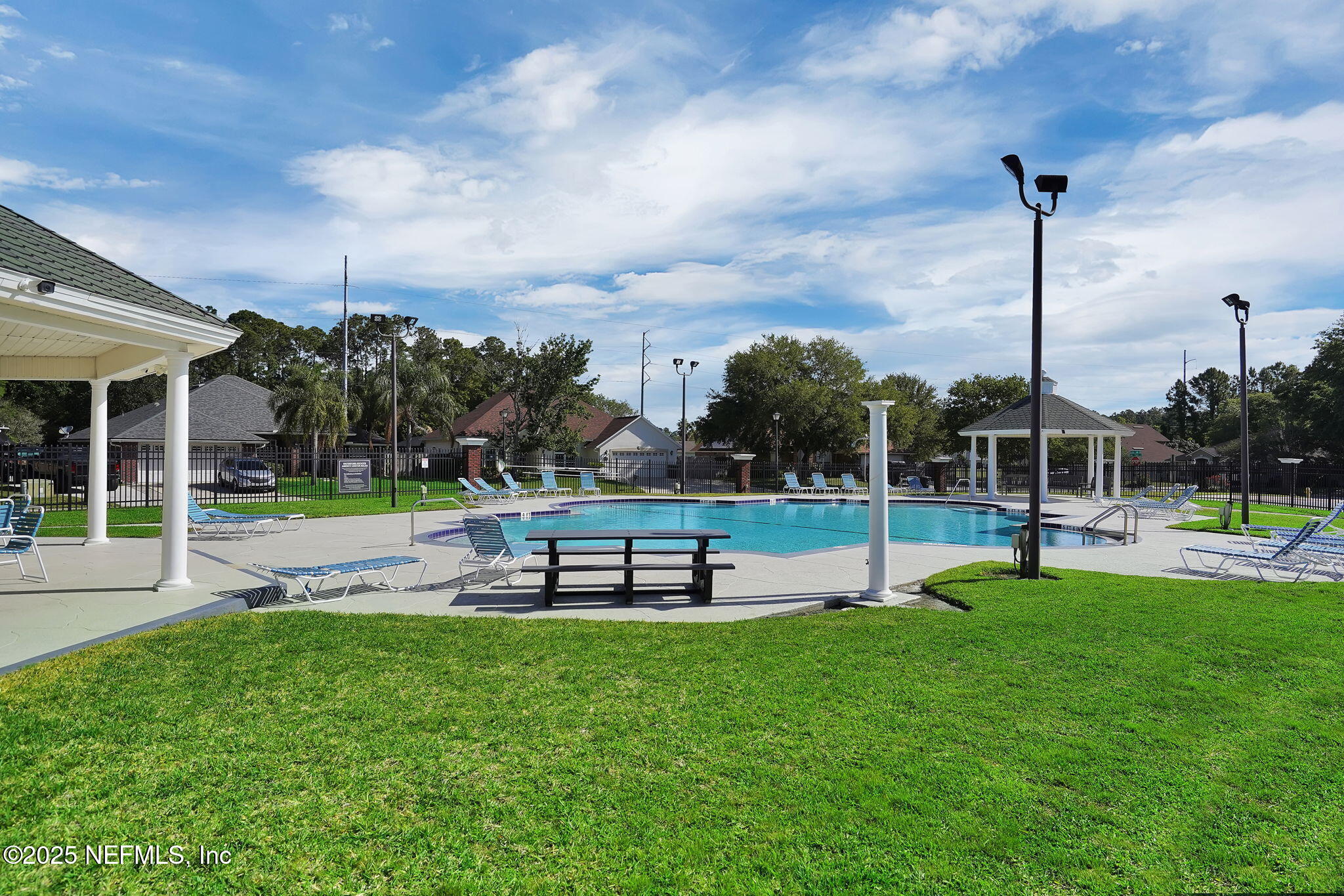 12046 LONDON LAKE Drive W