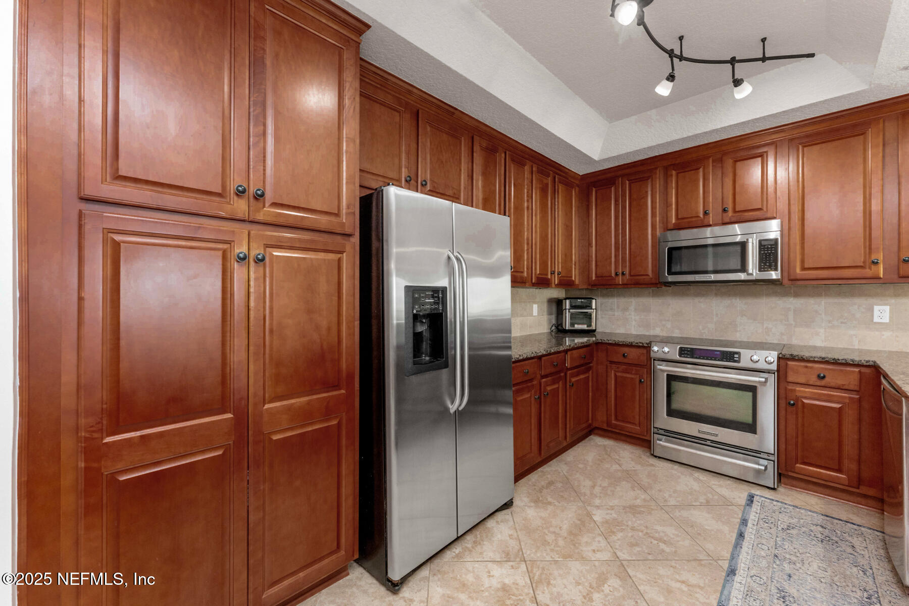 932 1ST Street N, 802