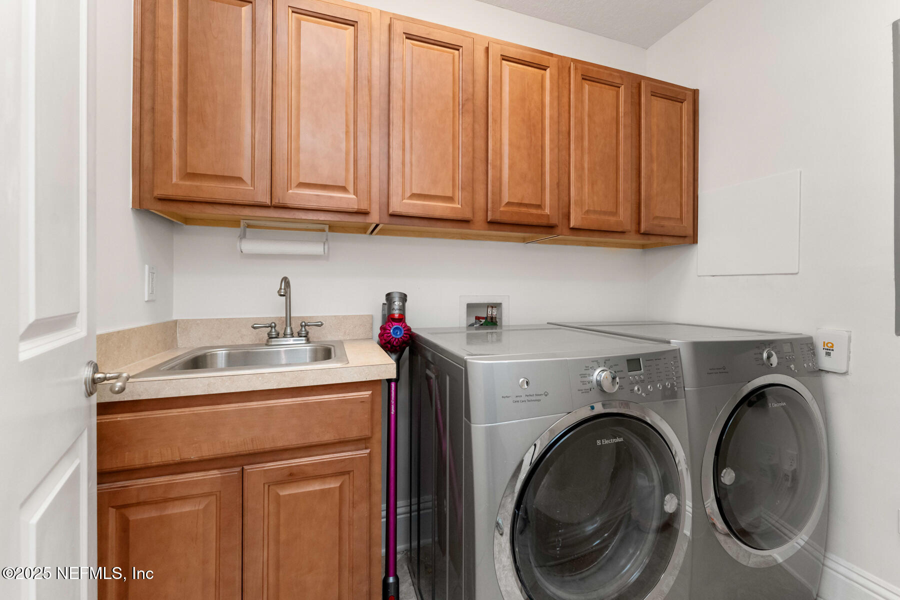 932 1ST Street N, 802