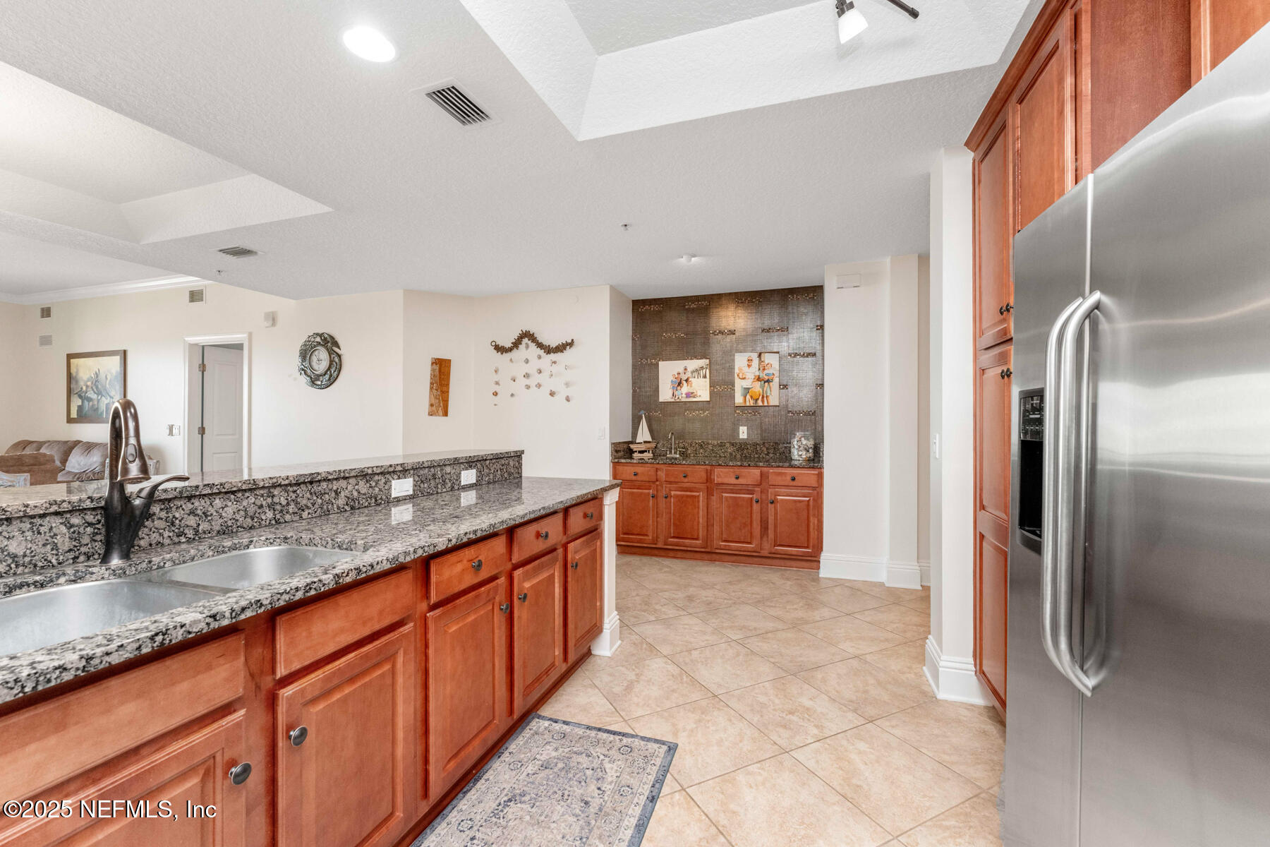 932 1ST Street N, 802