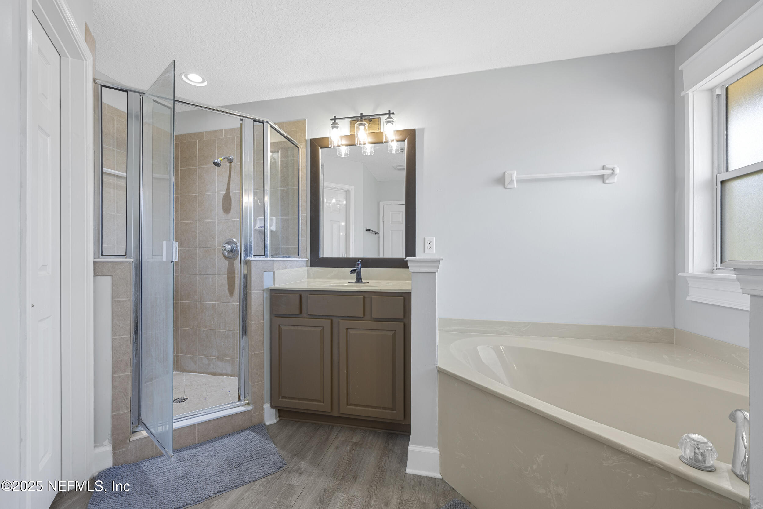 4149 LONICERA Loop