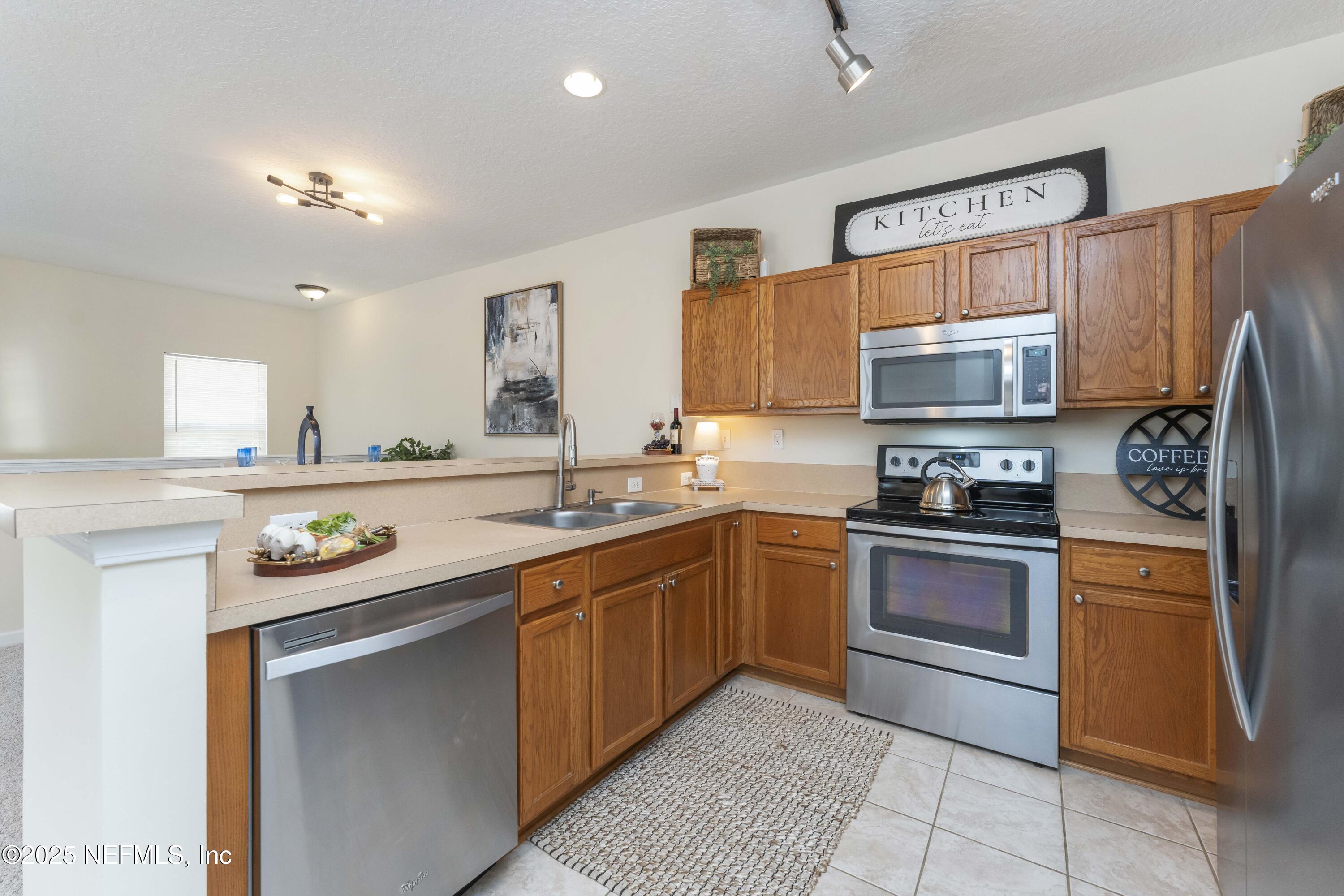 3911 SUMMER GROVE Way N