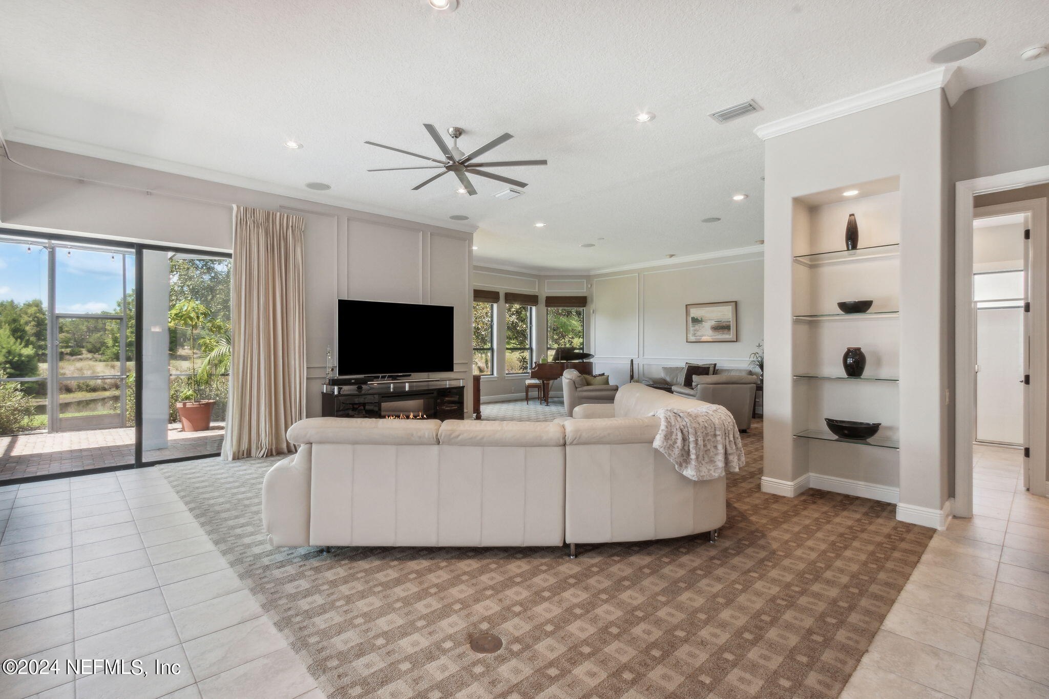 2091 CROWN Drive