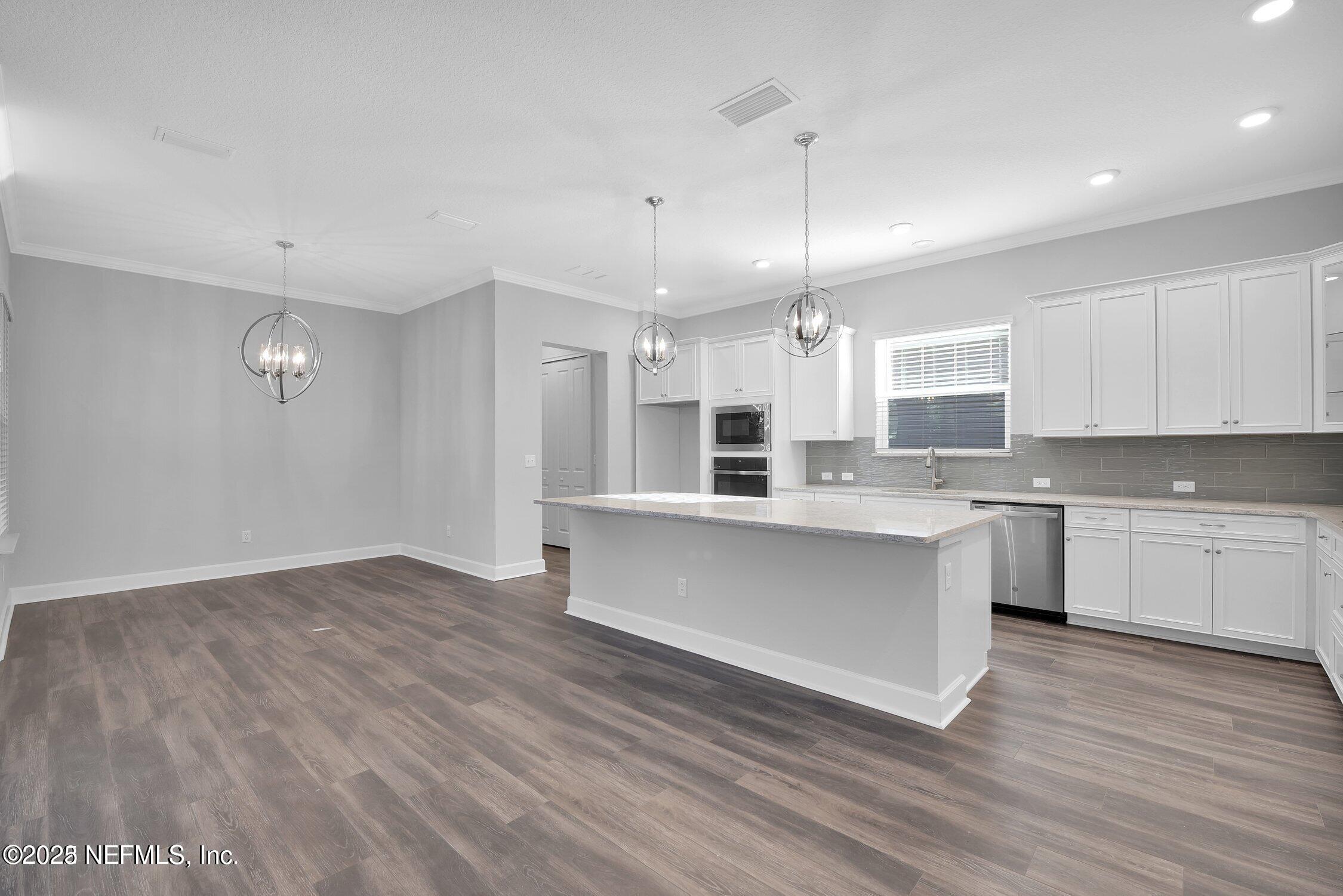 84 PARK CENTER Avenue