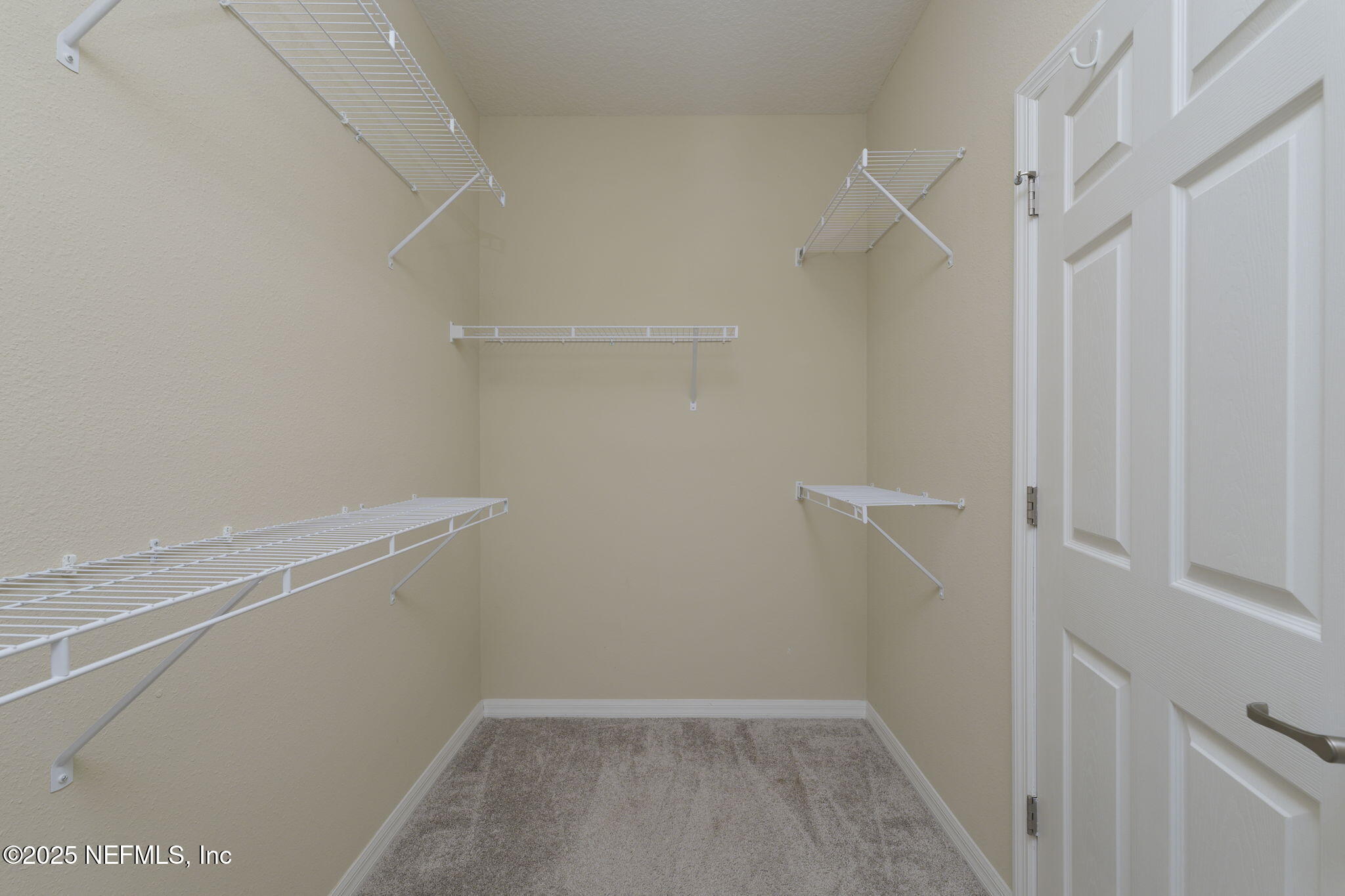213 WOOD POND Loop
