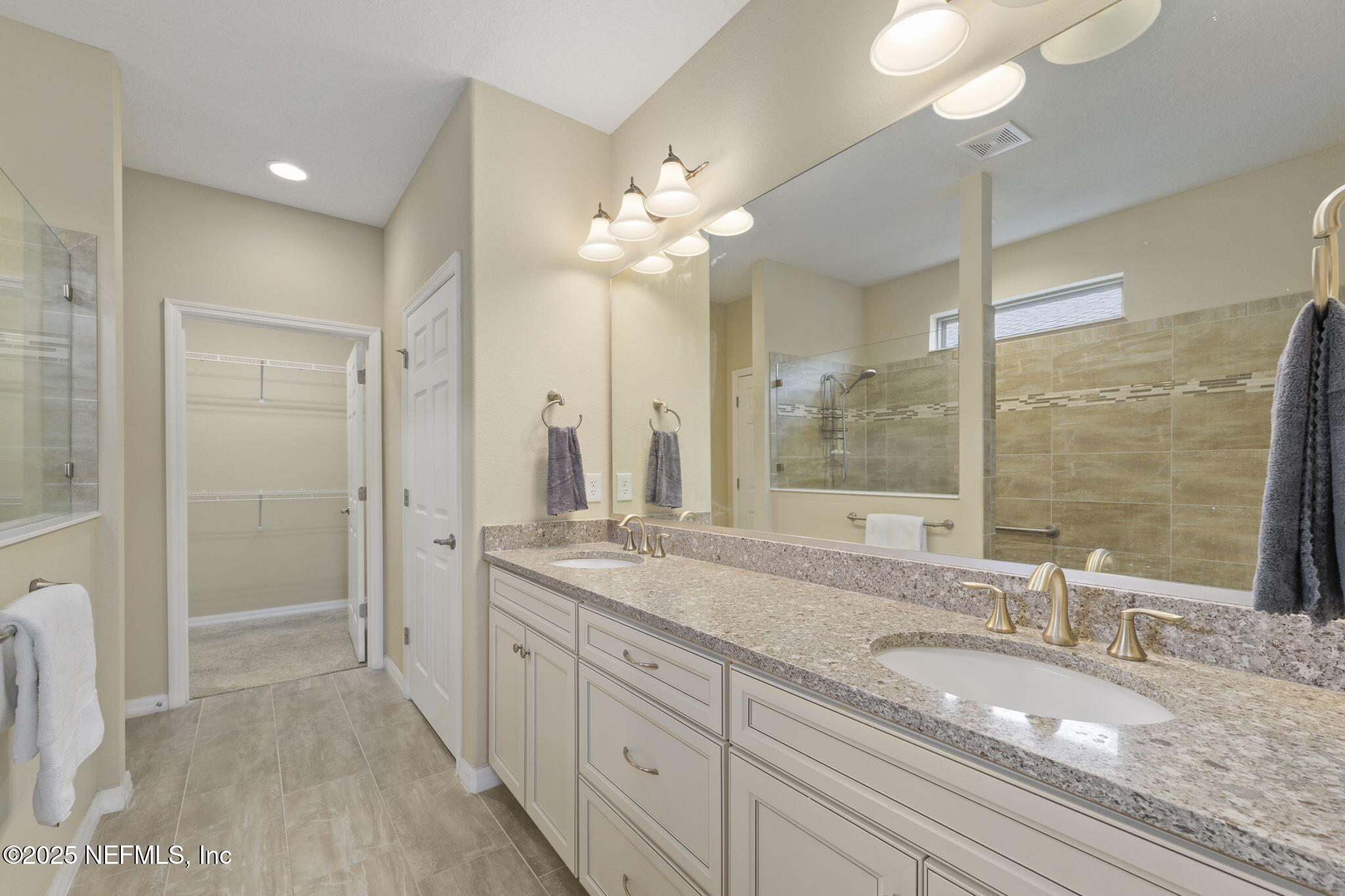 213 WOOD POND Loop