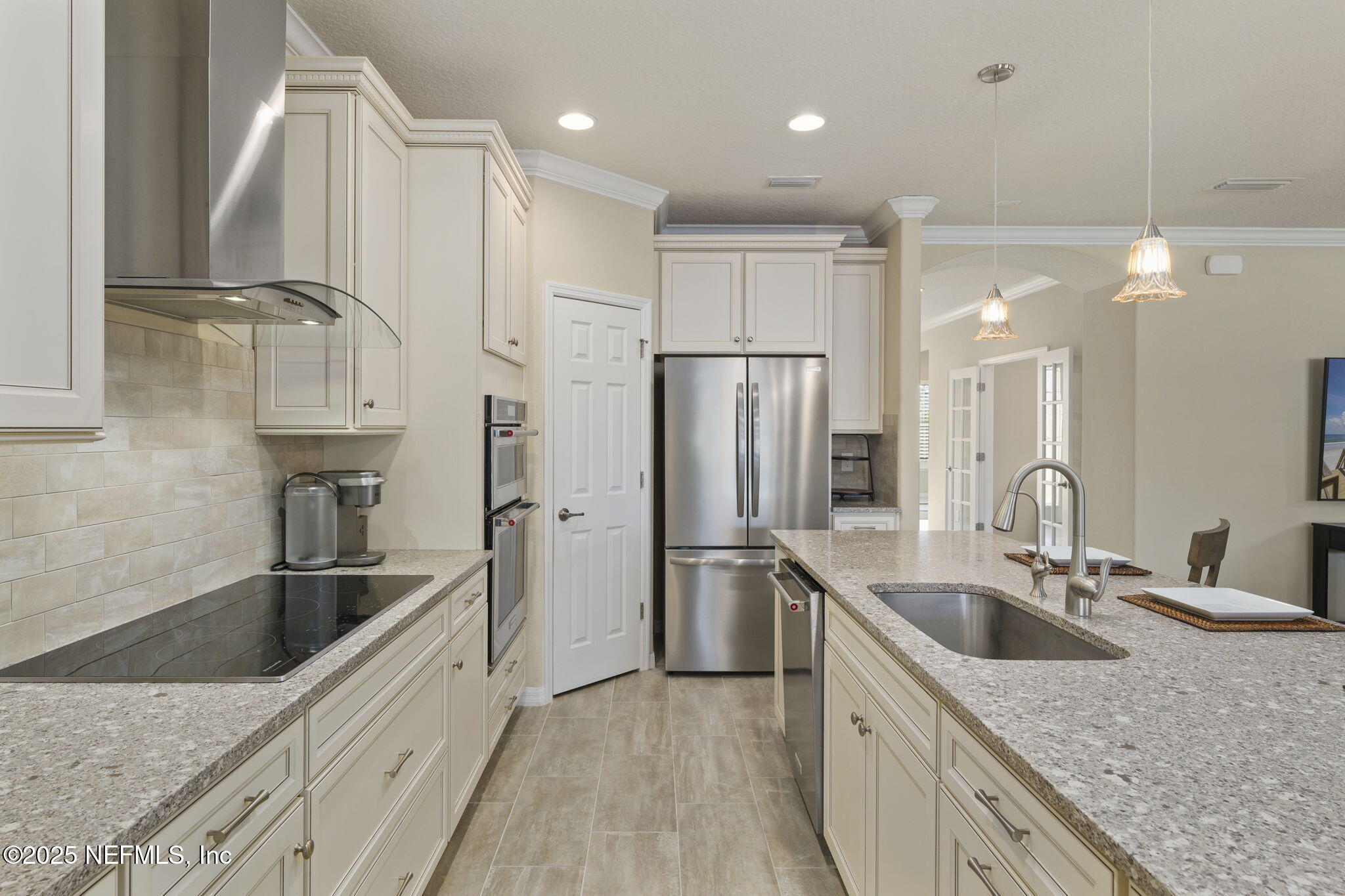 213 WOOD POND Loop