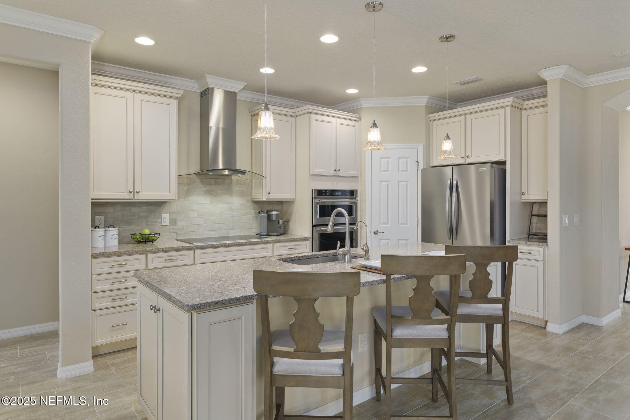 213 WOOD POND Loop