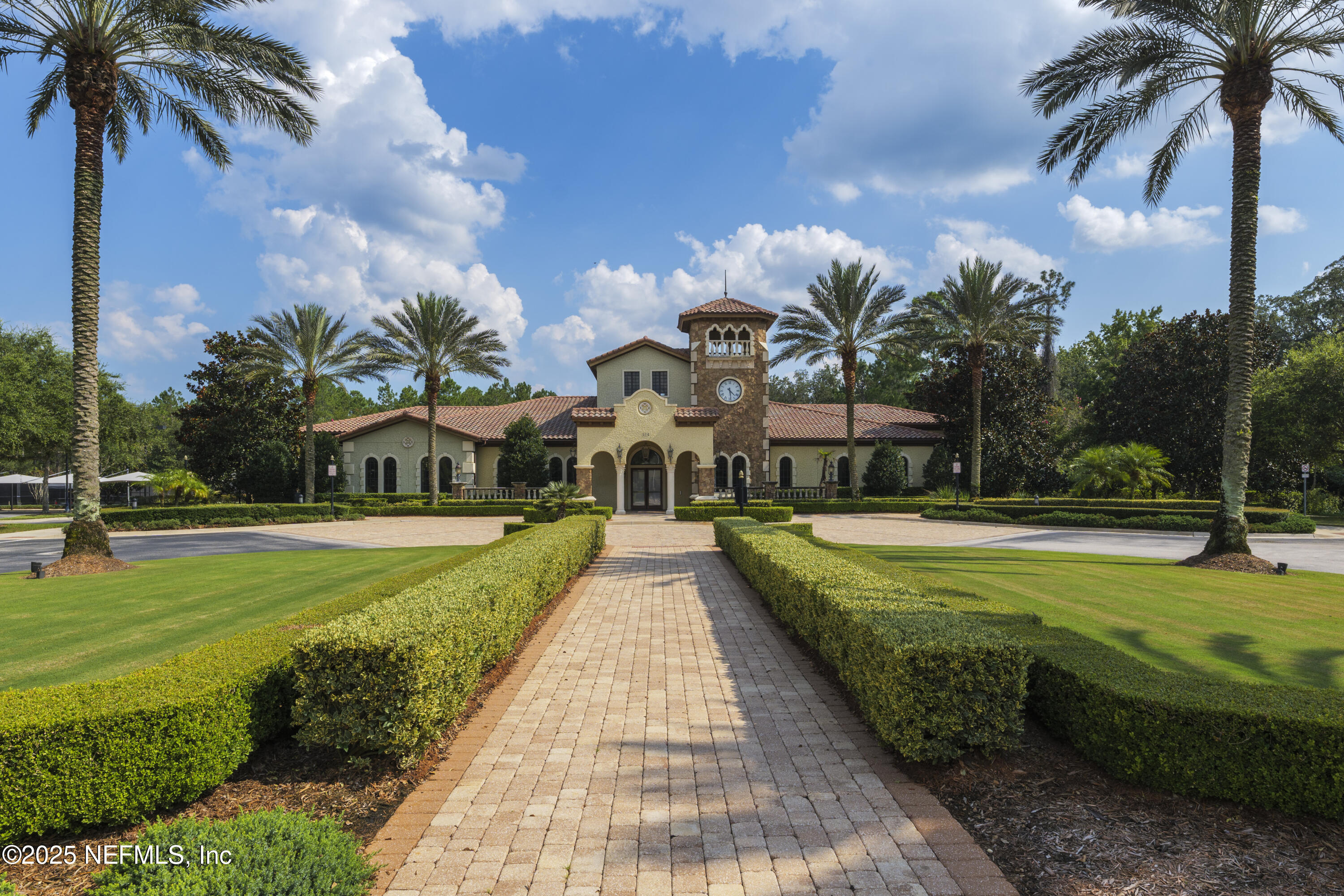 213 WOOD POND Loop