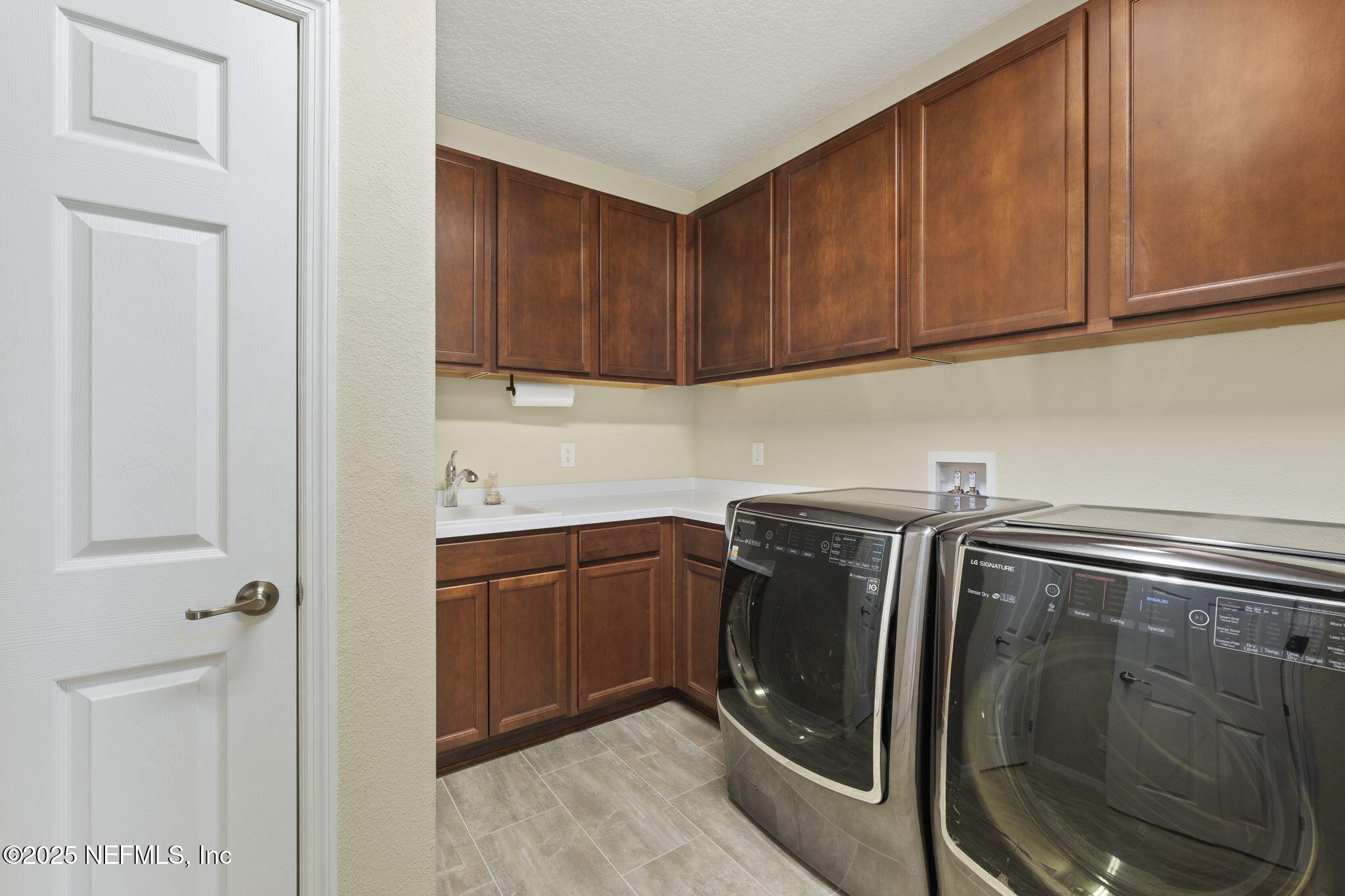 213 WOOD POND Loop