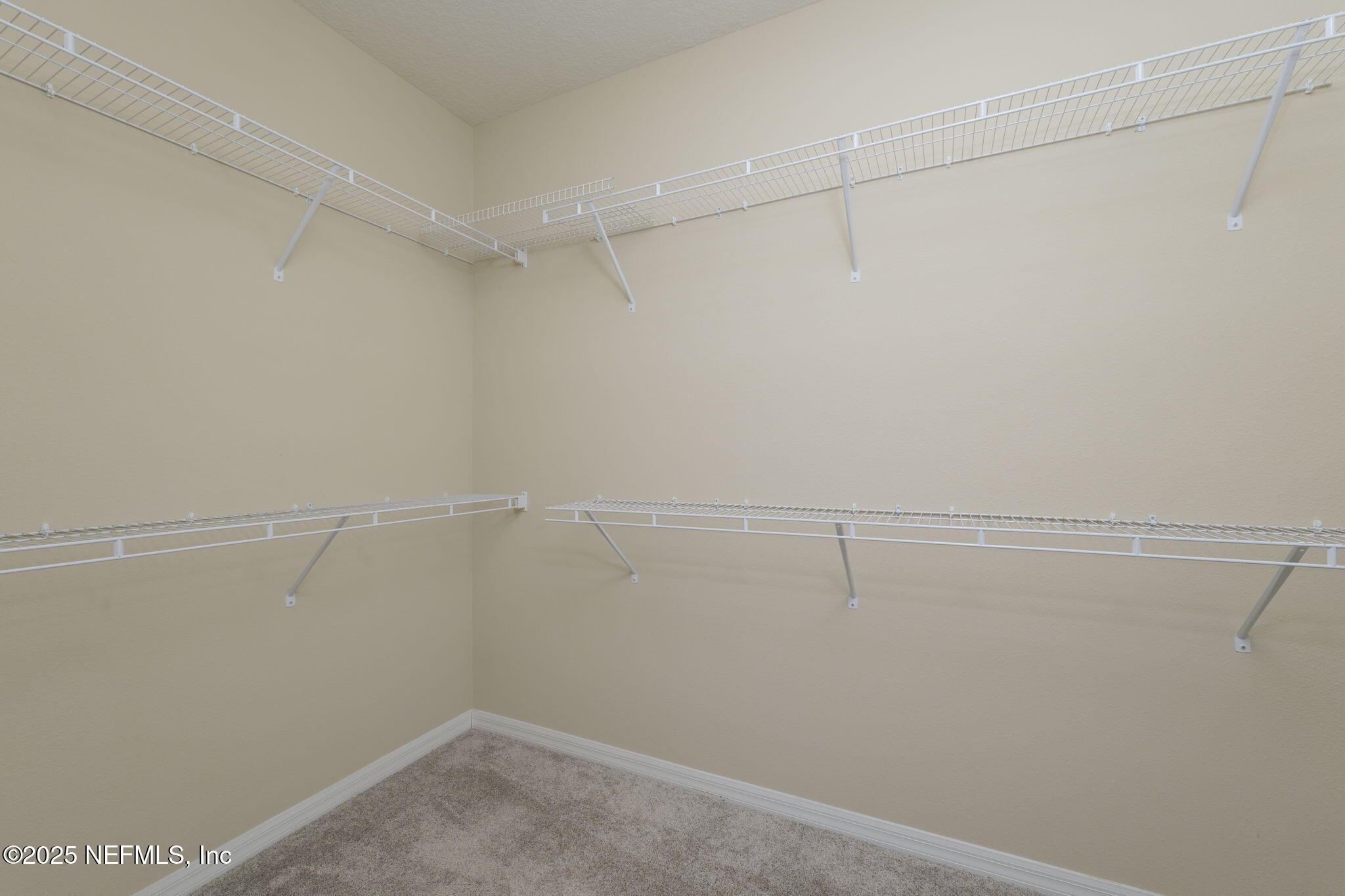 213 WOOD POND Loop