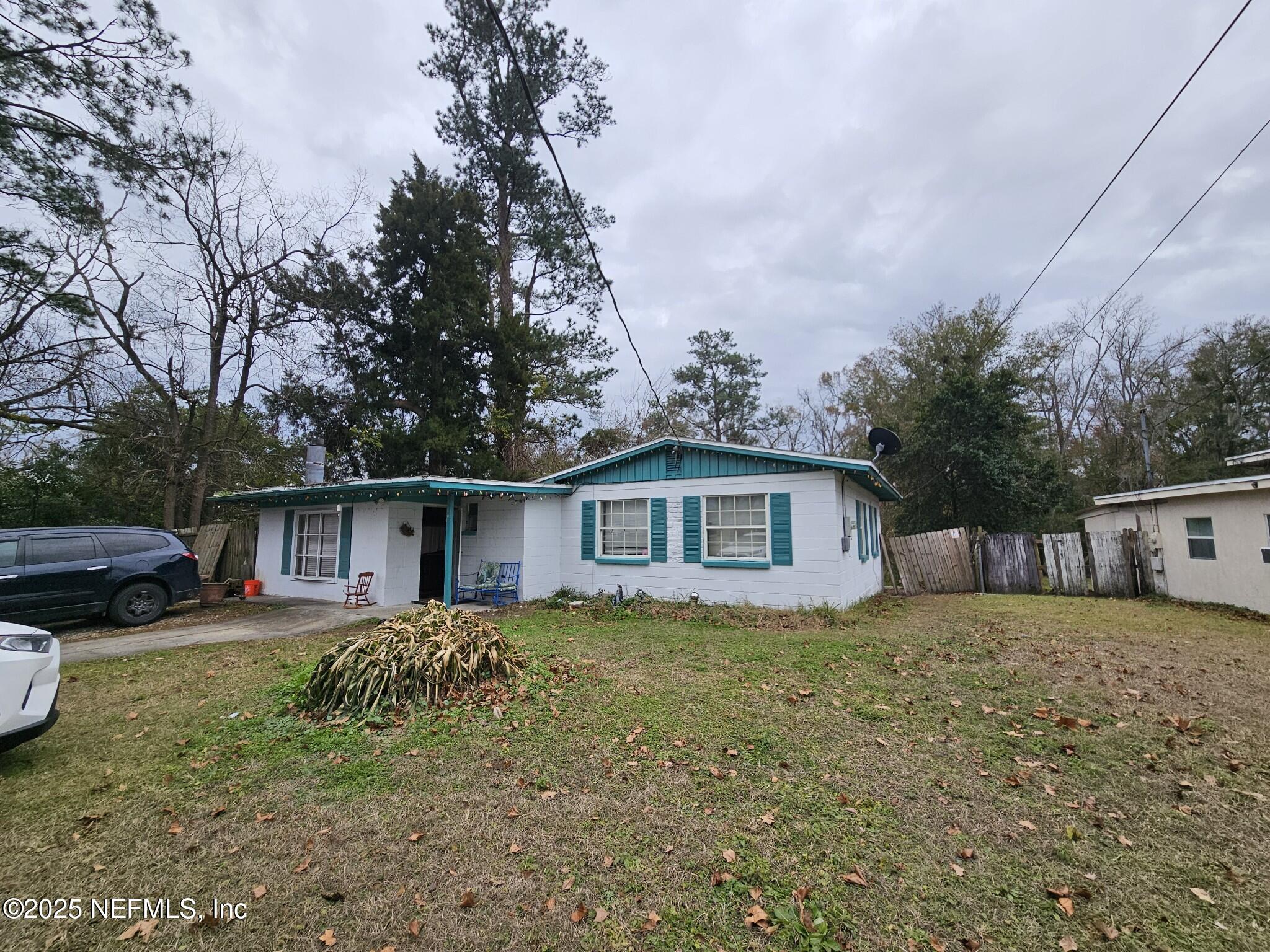 5926 BLACKTHORN Road