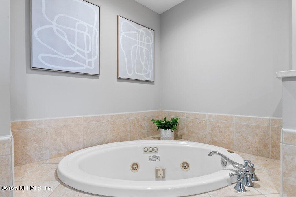 917 1ST Street N, 902