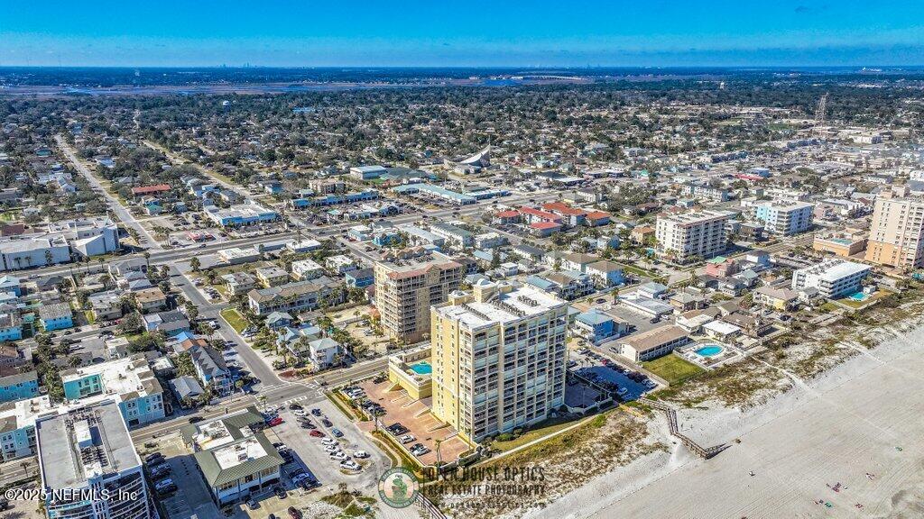 917 1ST Street N, 902