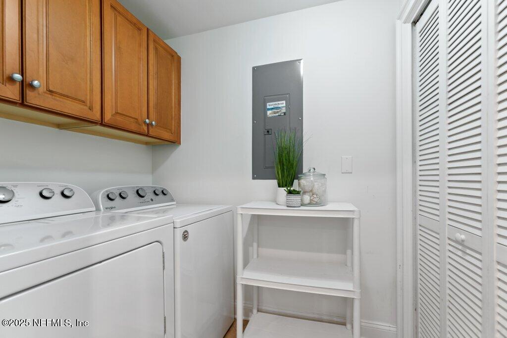 917 1ST Street N, 902