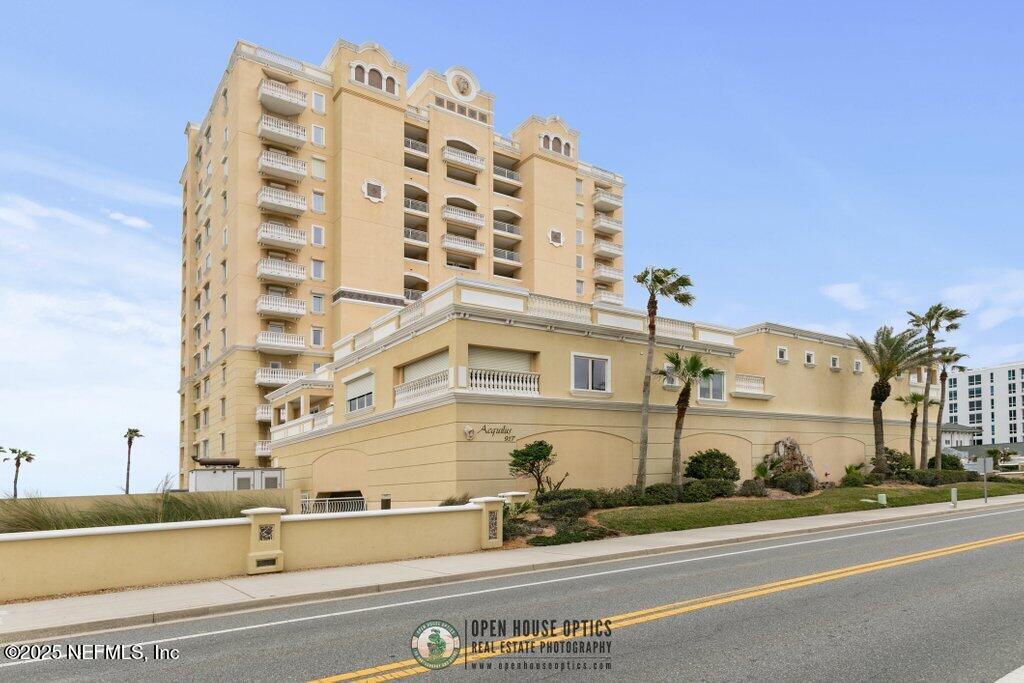 917 1ST Street N, 902