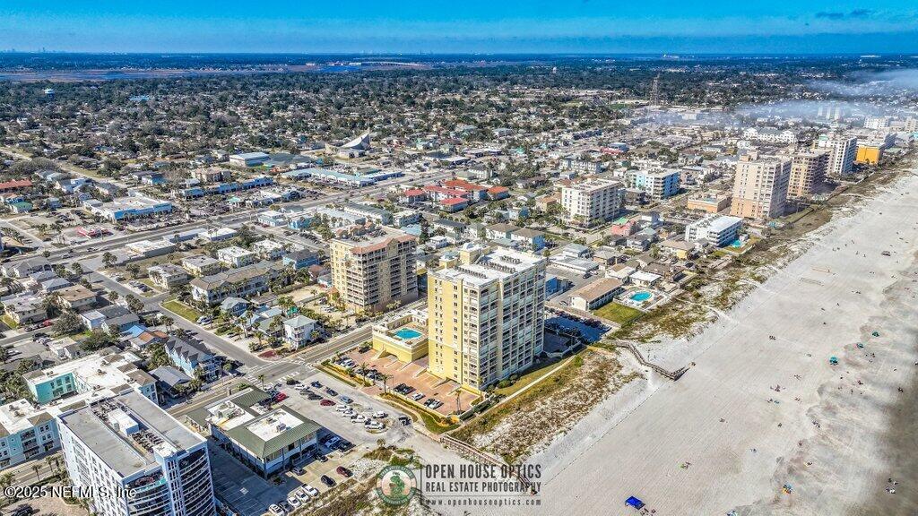 917 1ST Street N, 902