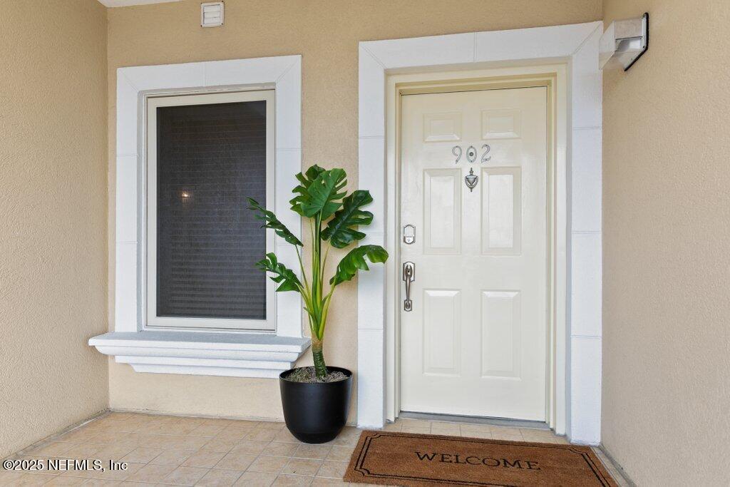 917 1ST Street N, 902