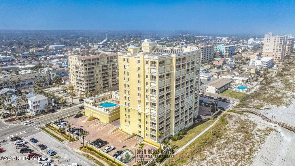 917 1ST Street N, 902