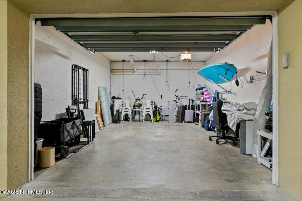 917 1ST Street N, 902