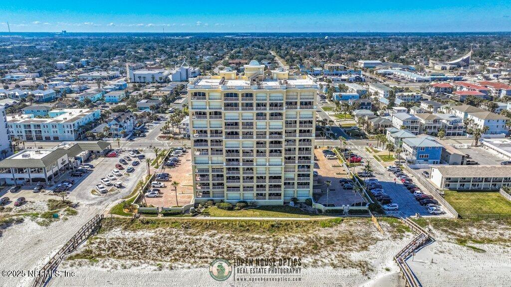 917 1ST Street N, 902