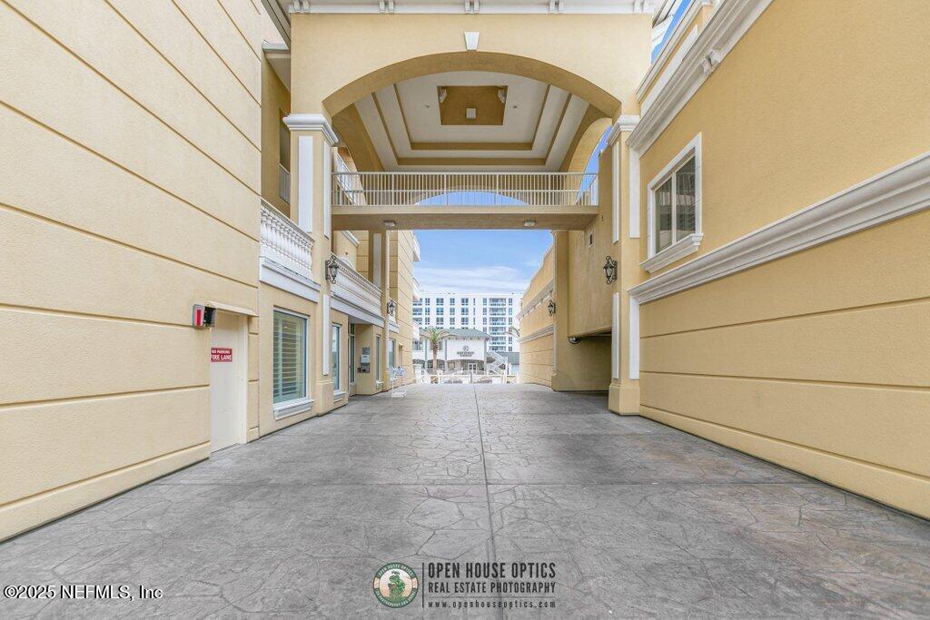 917 1ST Street N, 902