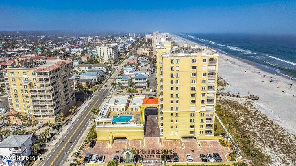 917 1ST Street N, 902