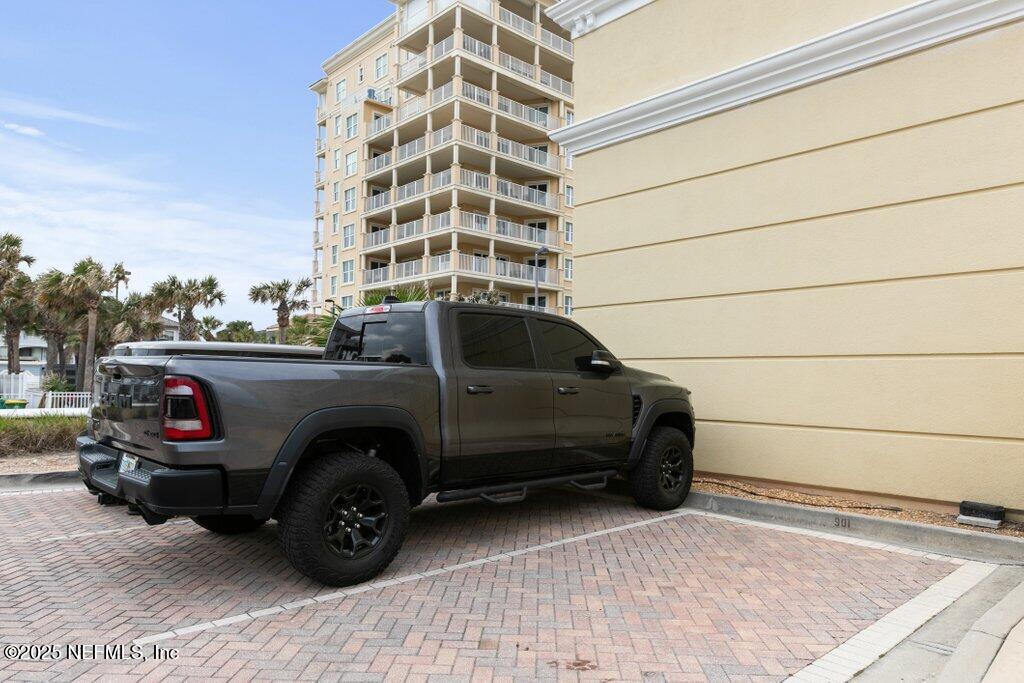 917 1ST Street N, 902