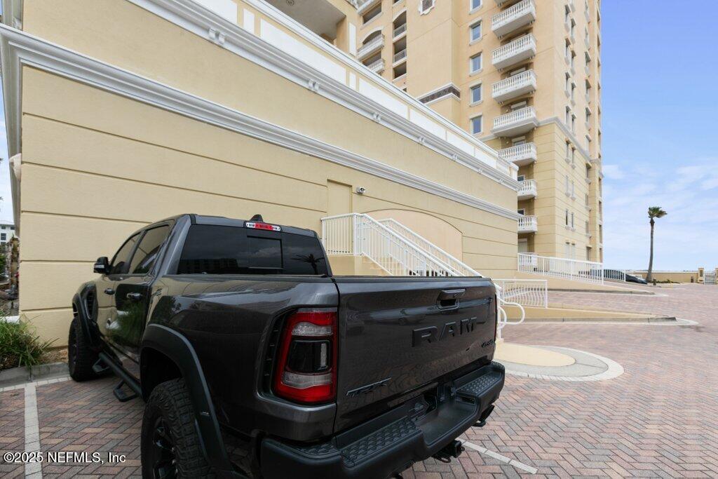 917 1ST Street N, 902