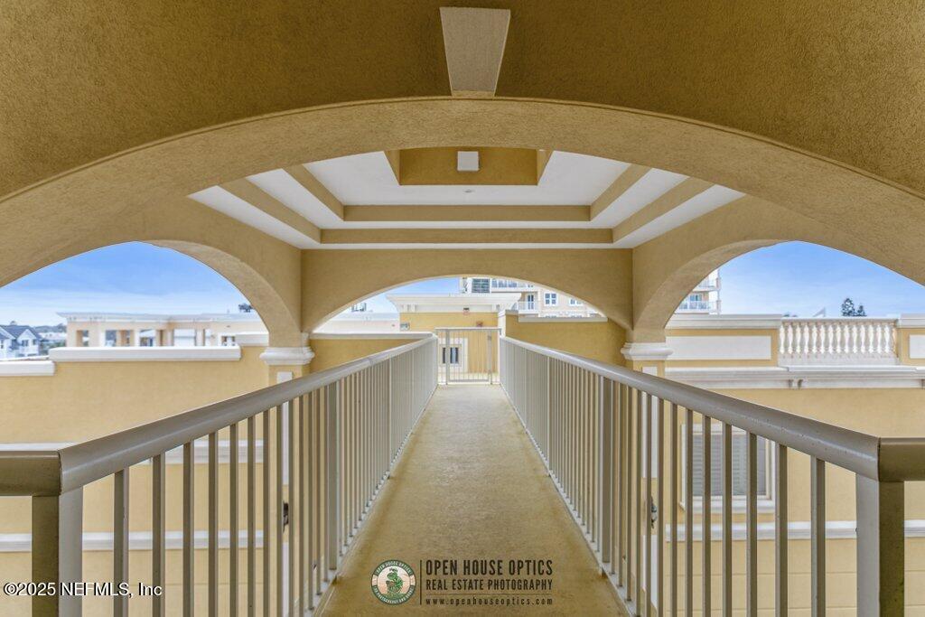 917 1ST Street N, 902