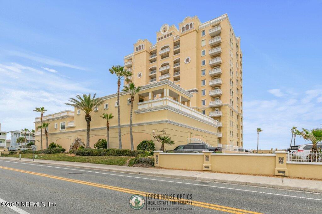 917 1ST Street N, 902