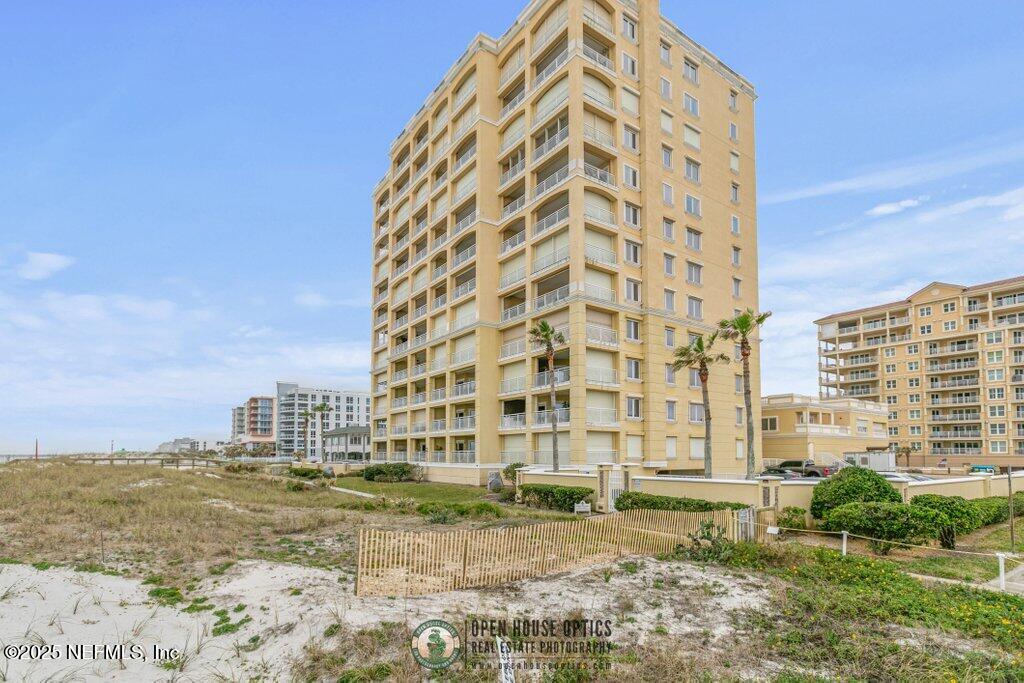 917 1ST Street N, 902