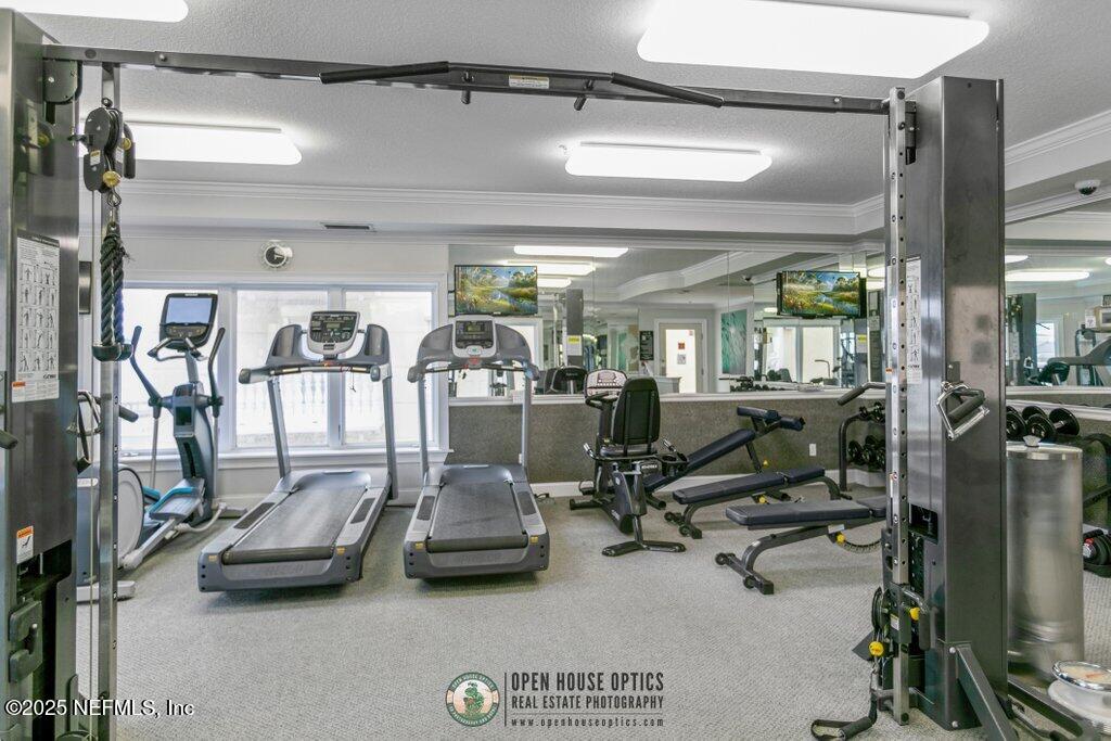 917 1ST Street N, 902