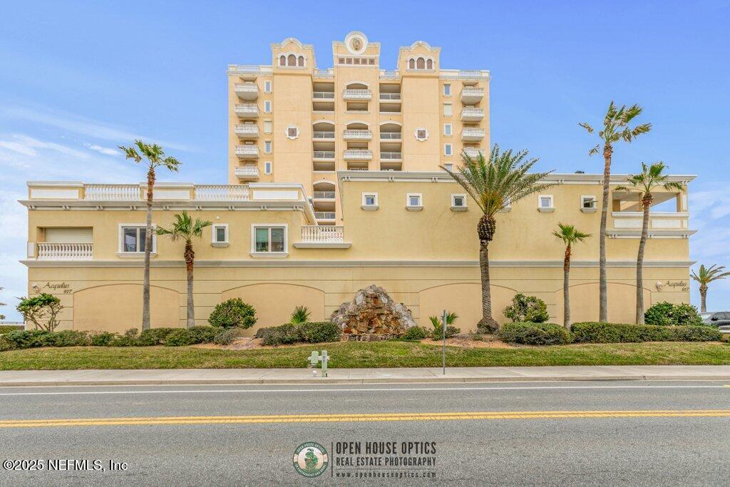 917 1ST Street N, 902