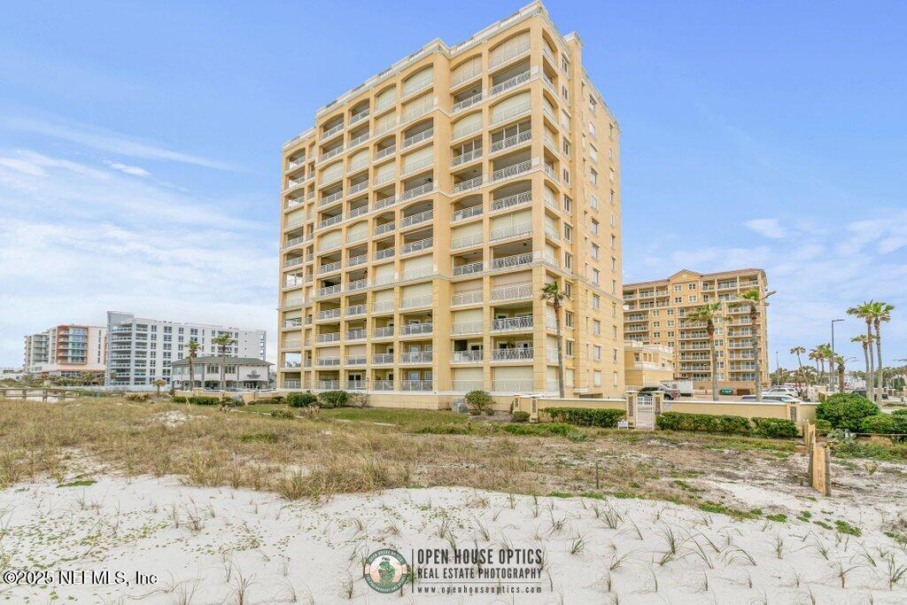 917 1ST Street N, 902