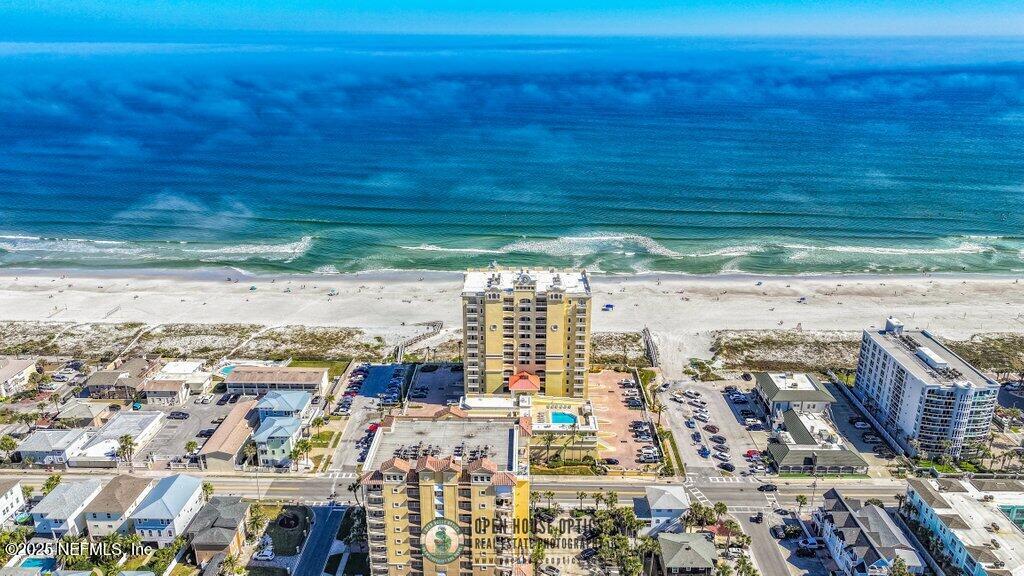 917 1ST Street N, 902