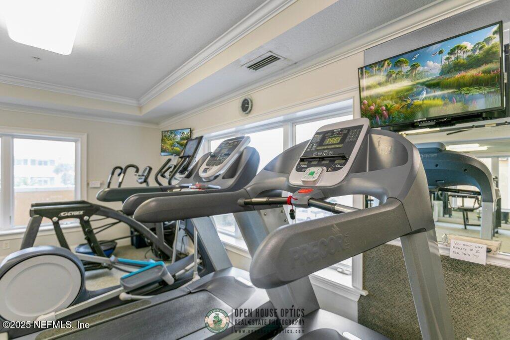 917 1ST Street N, 902