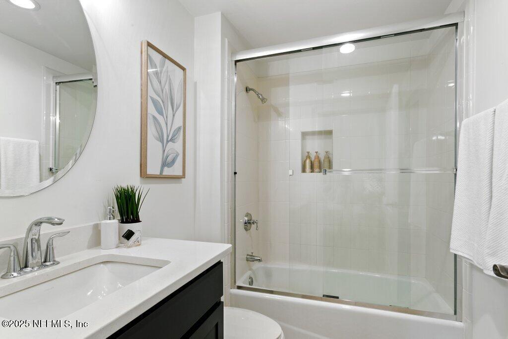 917 1ST Street N, 902