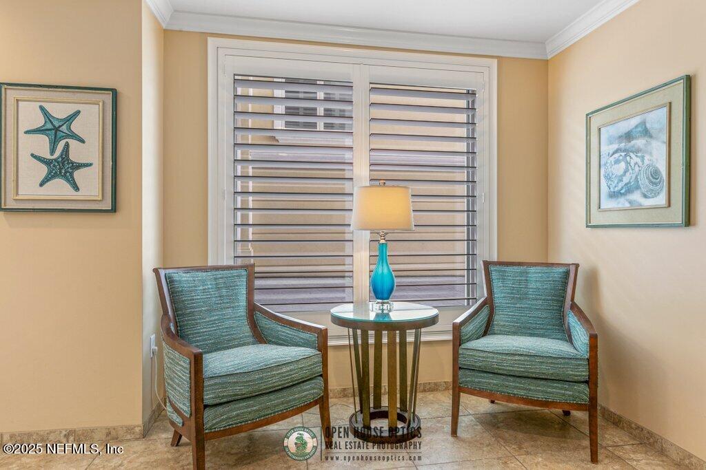 917 1ST Street N, 902